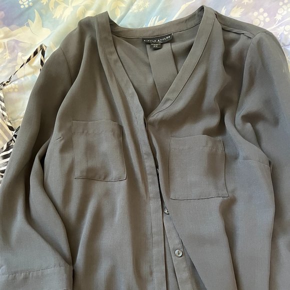 11 Assorted Blouses and T-Shirts - Picture 3 of 12